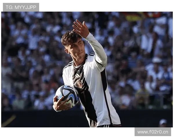 勒沃库森赛前举行哈弗茨致敬仪式